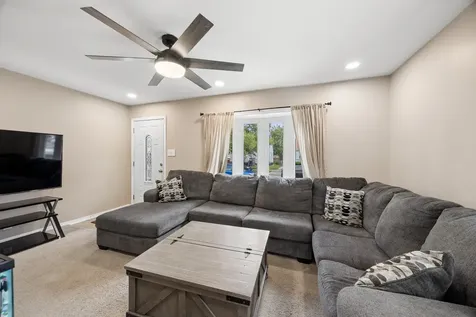 3933 West 85th Place Chicago IL 60652