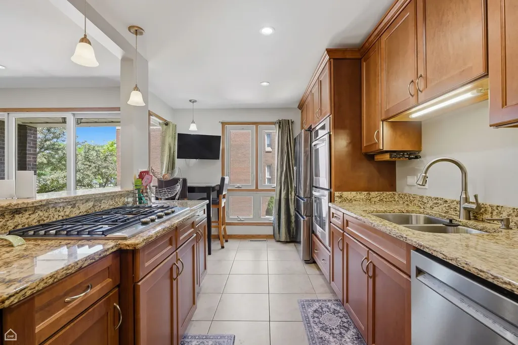 2733 South Michigan Avenue Chicago IL 60616