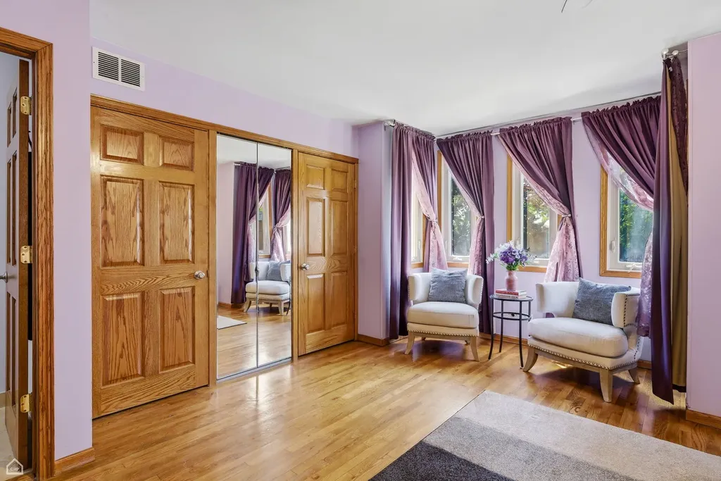 2733 South Michigan Avenue Chicago IL 60616