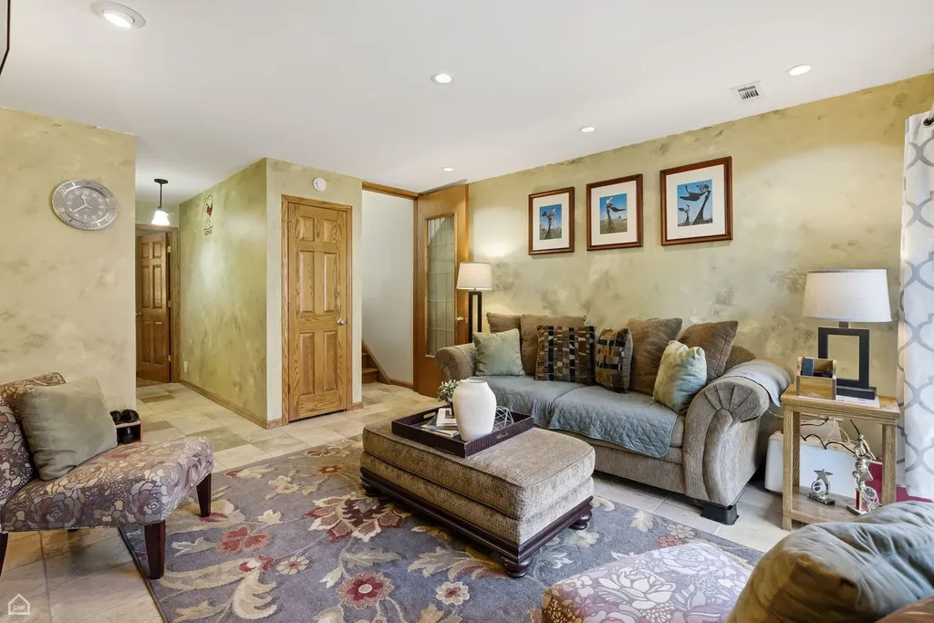 2733 South Michigan Avenue Chicago IL 60616