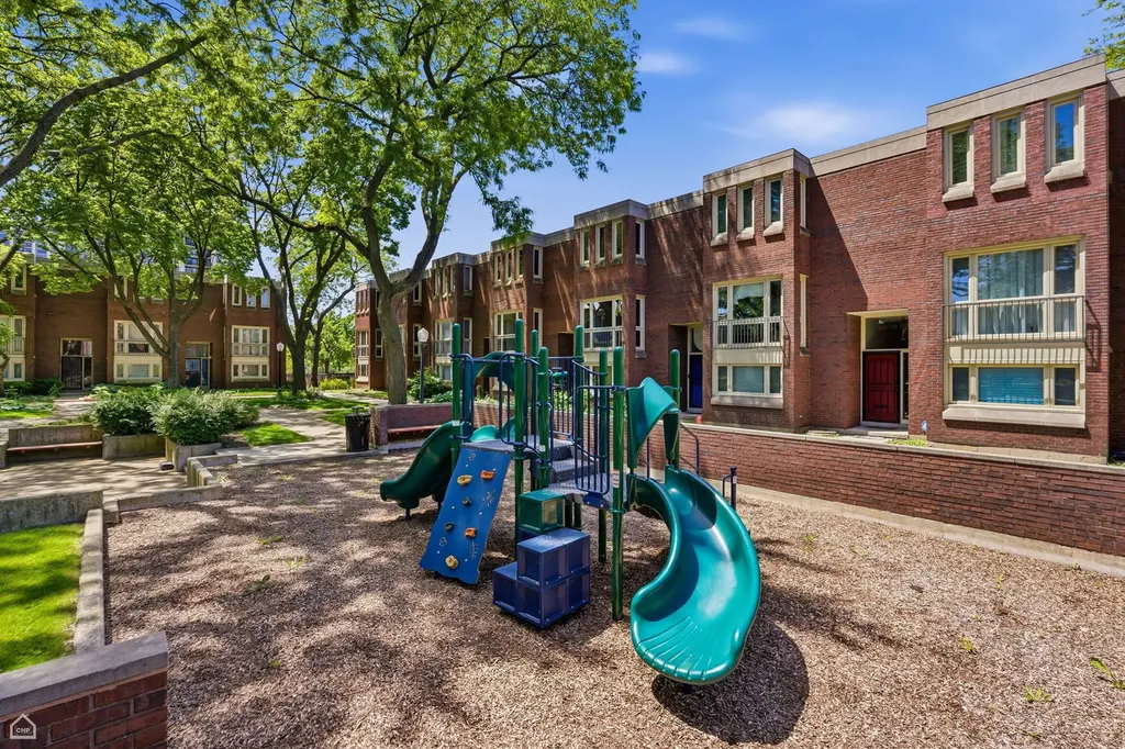 2733 South Michigan Avenue Chicago IL 60616