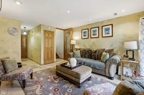 2733 South Michigan Avenue Chicago IL 60616
