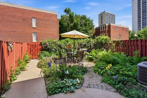 2733 South Michigan Avenue Chicago IL 60616