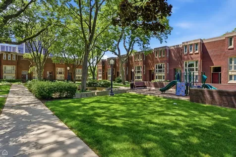 2733 South Michigan Avenue Chicago IL 60616