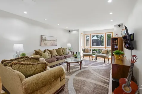 2733 South Michigan Avenue Chicago IL 60616