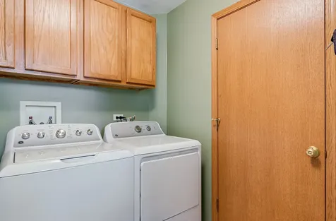 329 Millstream Lane Oswego IL 60543