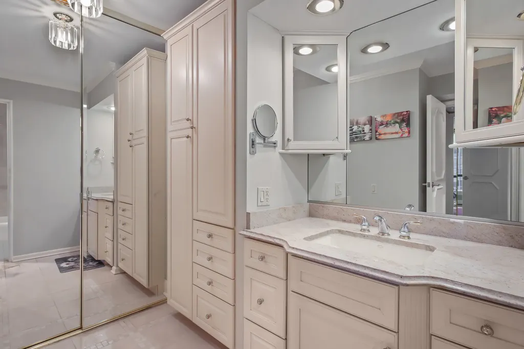 260 East Chestnut Street Chicago IL 60611