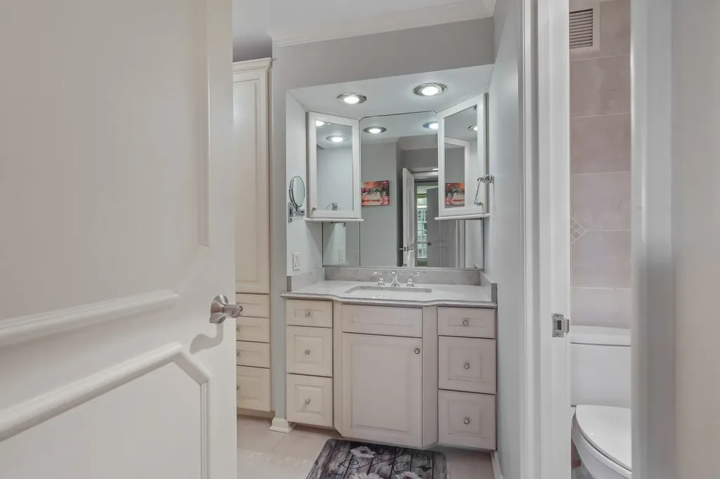 260 East Chestnut Street Chicago IL 60611