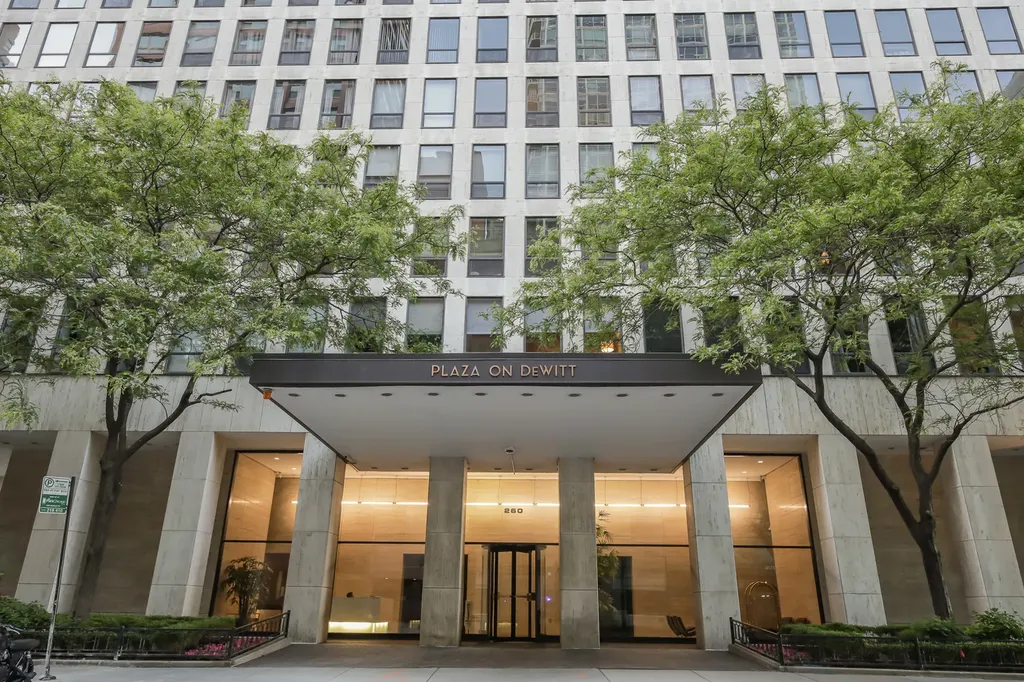 260 East Chestnut Street Chicago IL 60611