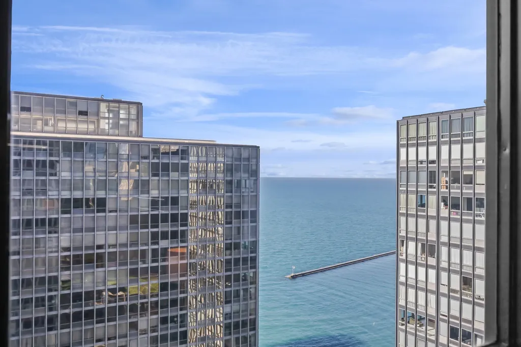 260 East Chestnut Street Chicago IL 60611
