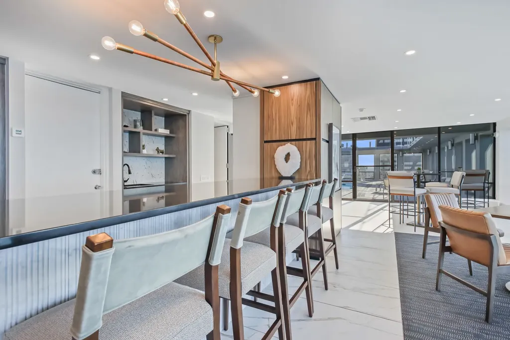 260 East Chestnut Street Chicago IL 60611