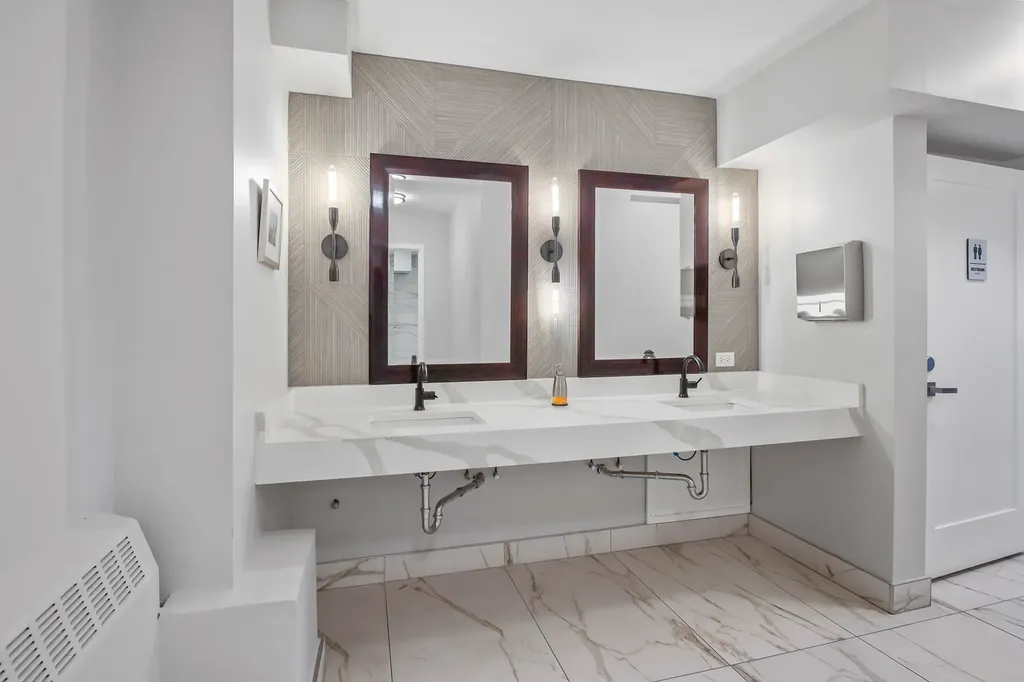 260 East Chestnut Street Chicago IL 60611