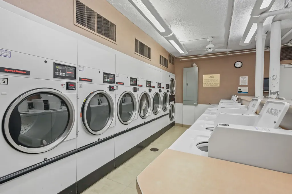 260 East Chestnut Street Chicago IL 60611