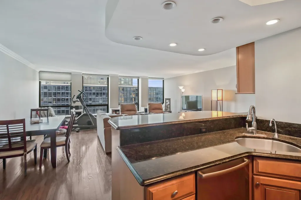 260 East Chestnut Street Chicago IL 60611