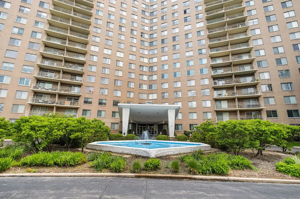 7061 North Kedzie Avenue Chicago IL 60645
