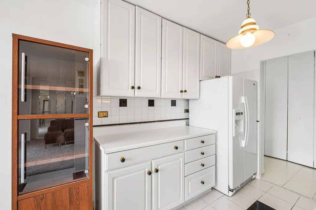 7061 North Kedzie Avenue Chicago IL 60645