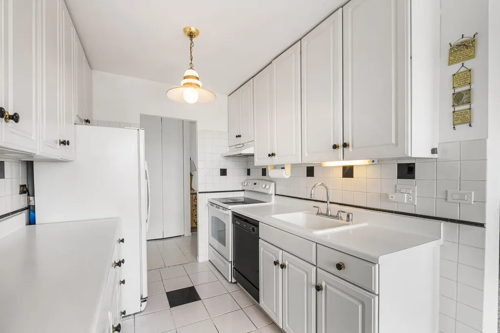 7061 North Kedzie Avenue Chicago IL 60645