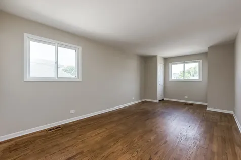 9804 North Lauren Lane Niles IL 60714