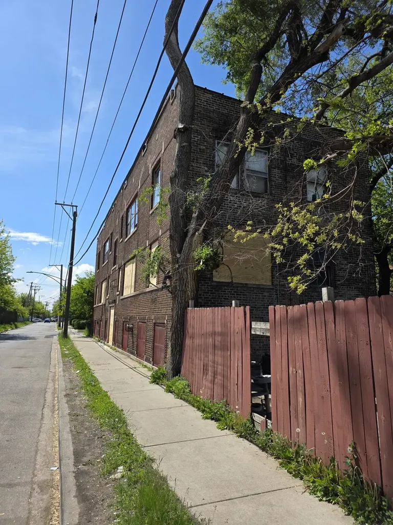 5124 West Kinzie Avenue Chicago IL 60644