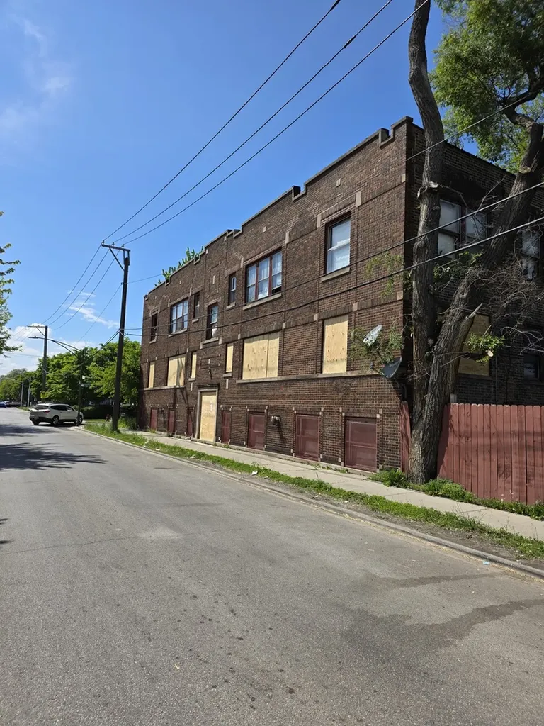 5124 West Kinzie Avenue Chicago IL 60644
