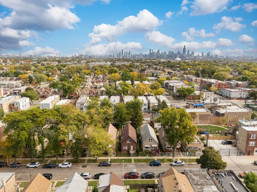 820 North Monticello Avenue Chicago IL 60651