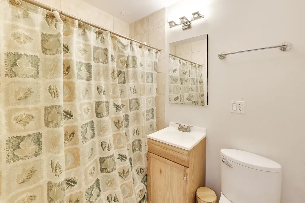 2930 North Sheridan Road Chicago IL 60657