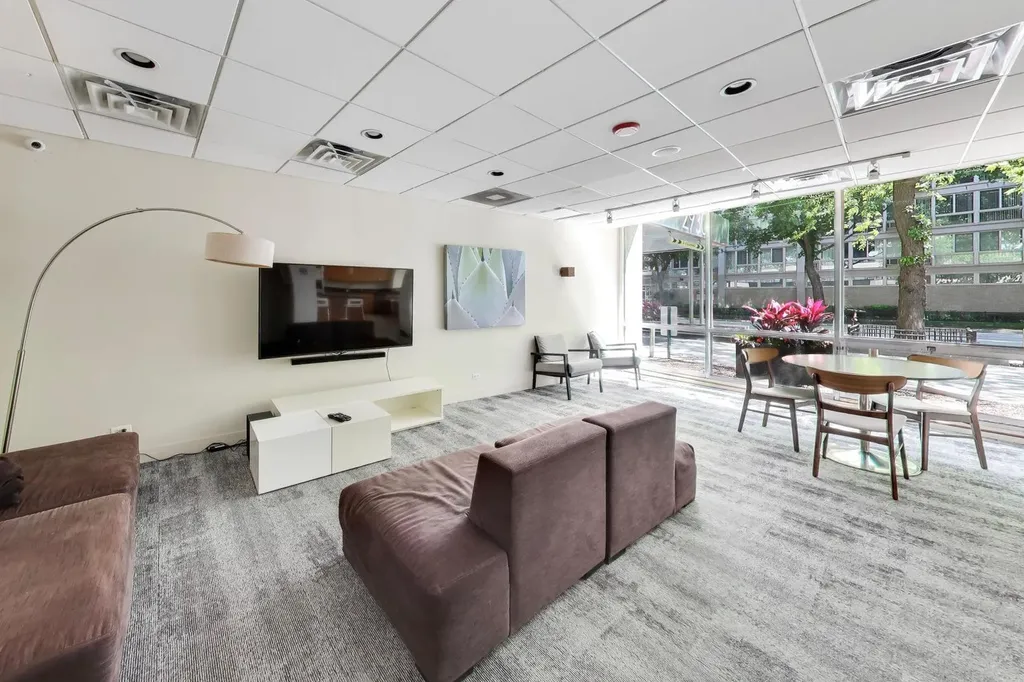 2930 North Sheridan Road Chicago IL 60657