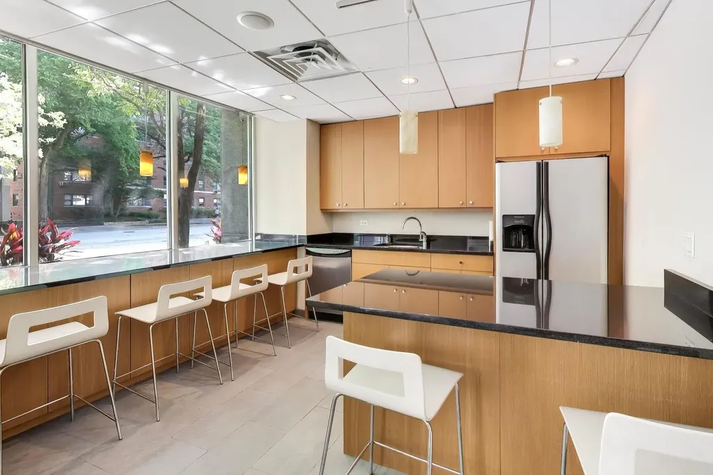 2930 North Sheridan Road Chicago IL 60657
