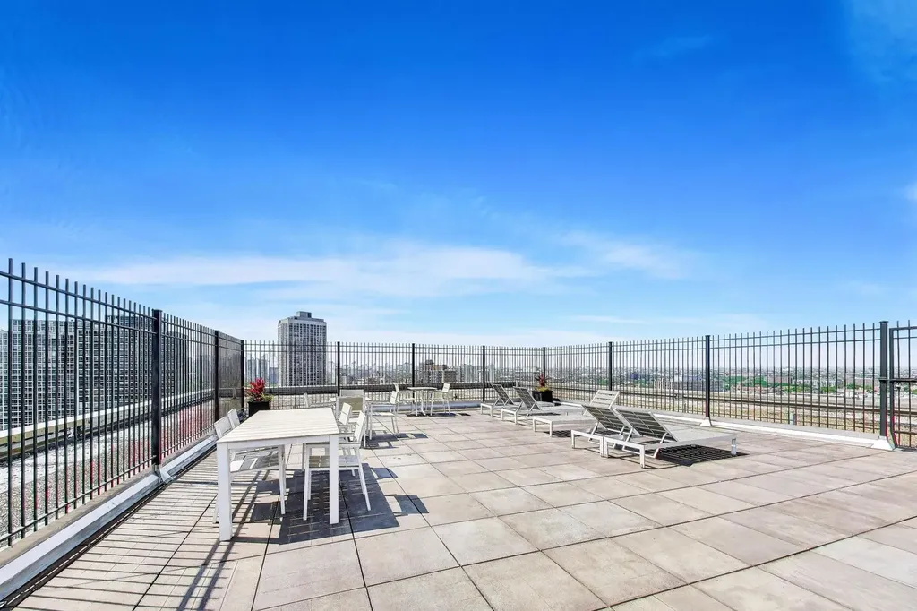 2930 North Sheridan Road Chicago IL 60657