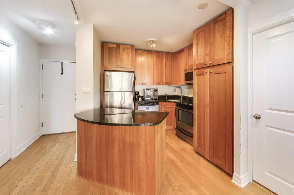 2930 North Sheridan Road Chicago IL 60657