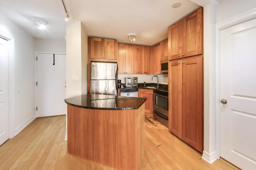 2930 North Sheridan Road Chicago IL 60657
