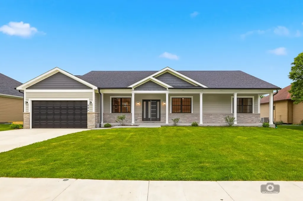 684 Schomer Road Aurora IL 60505