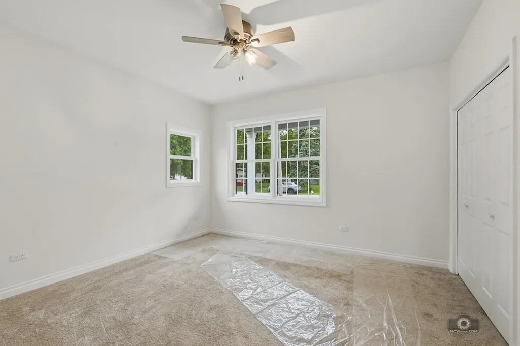 684 Schomer Road Aurora IL 60505
