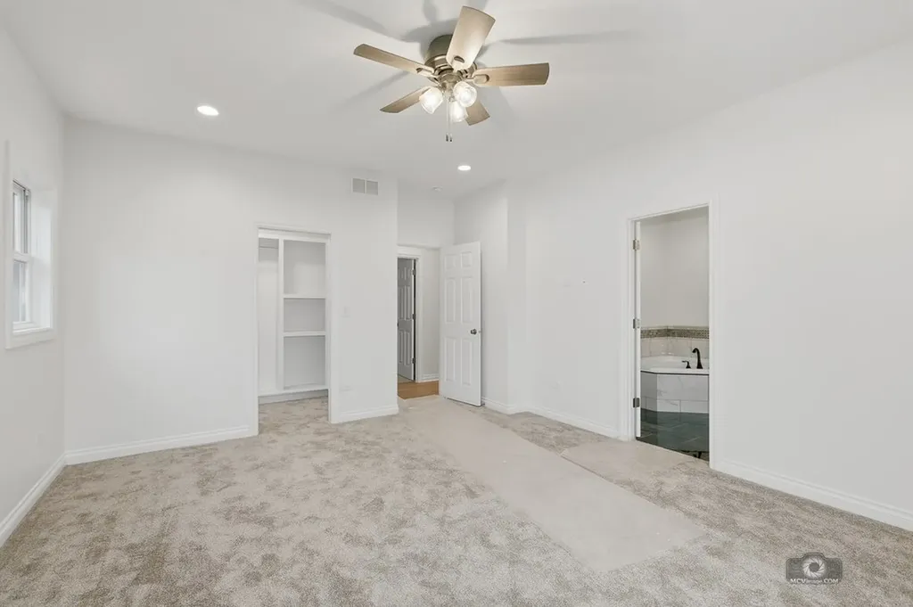 684 Schomer Road Aurora IL 60505