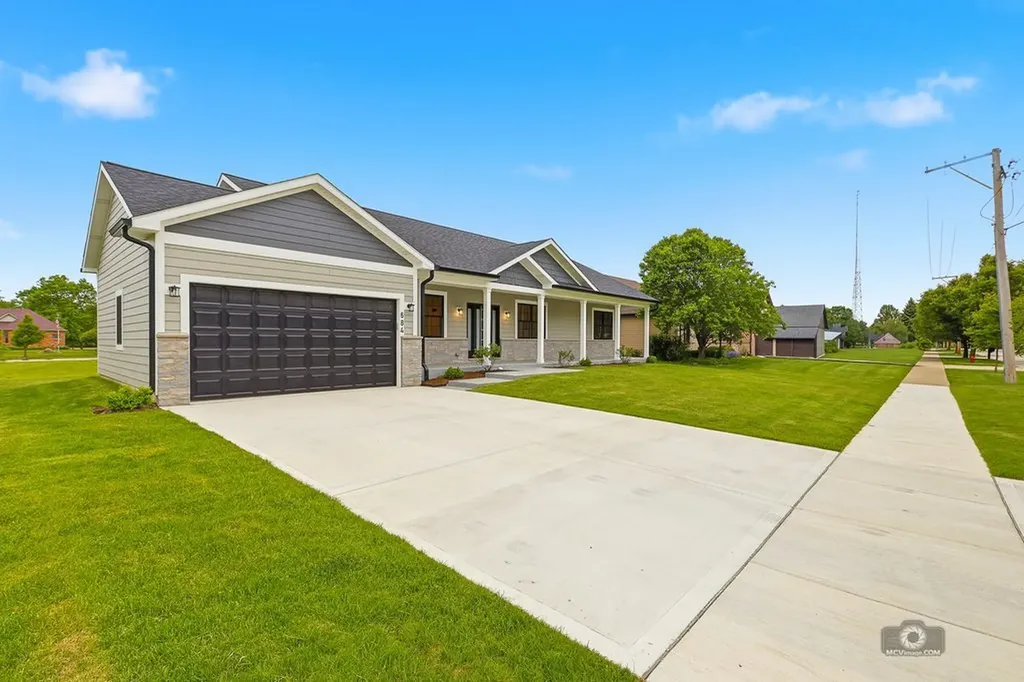 684 Schomer Road Aurora IL 60505