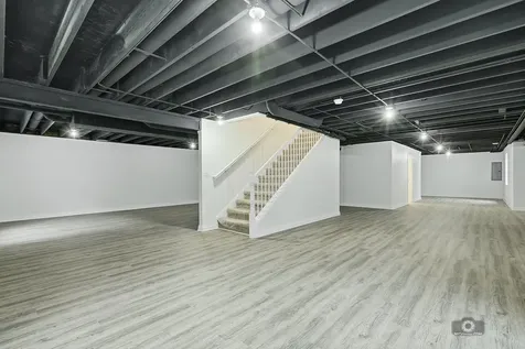 684 Schomer Road Aurora IL 60505