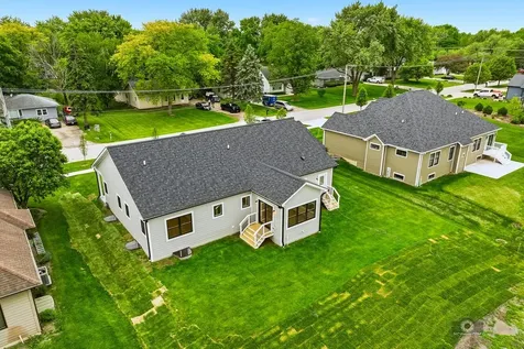 684 Schomer Road Aurora IL 60505