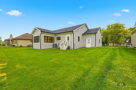 684 Schomer Road Aurora IL 60505