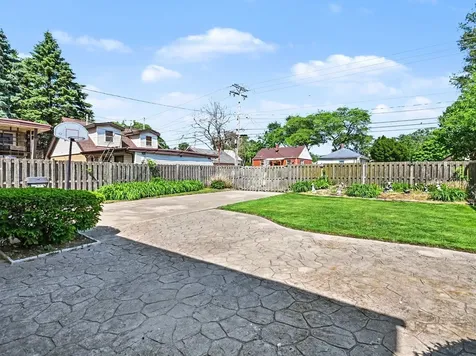 14107 South Mackinaw Avenue S Burnham IL 60633