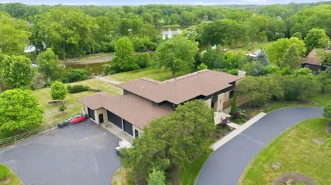88 Riverwood Drive Oswego IL 60543