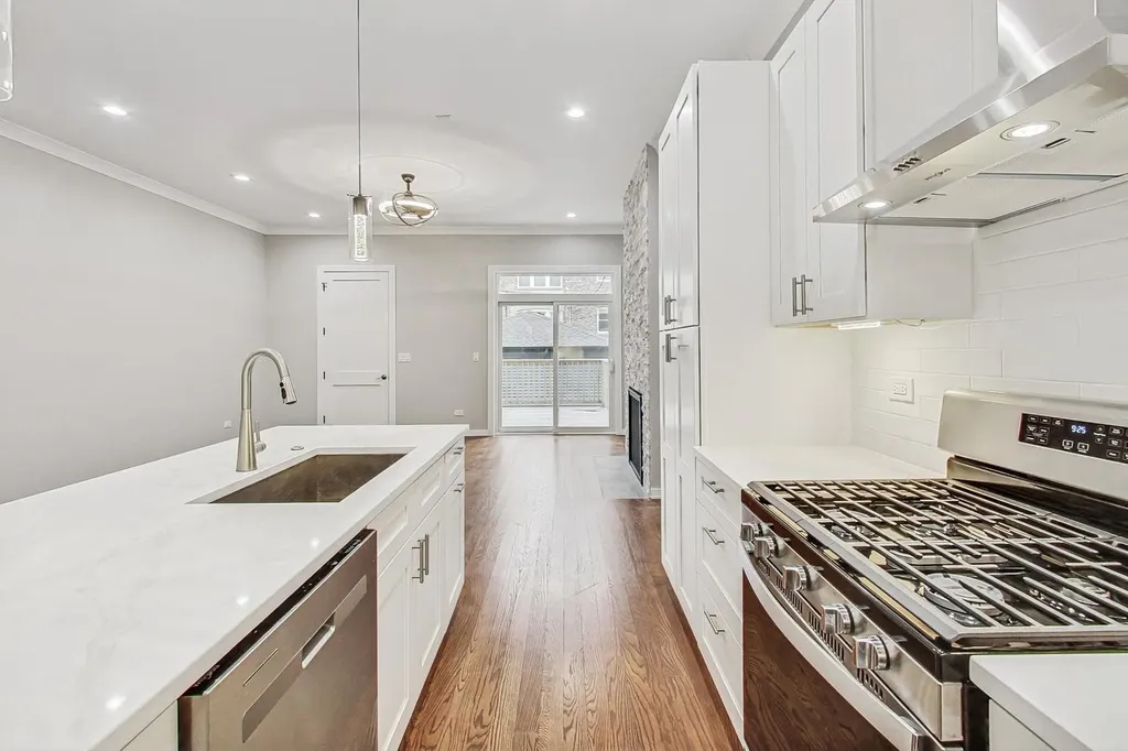 6626 South Ingleside Avenue Chicago IL 60637