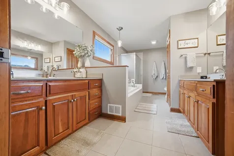 468 Rutland Road Dekalb IL 60115