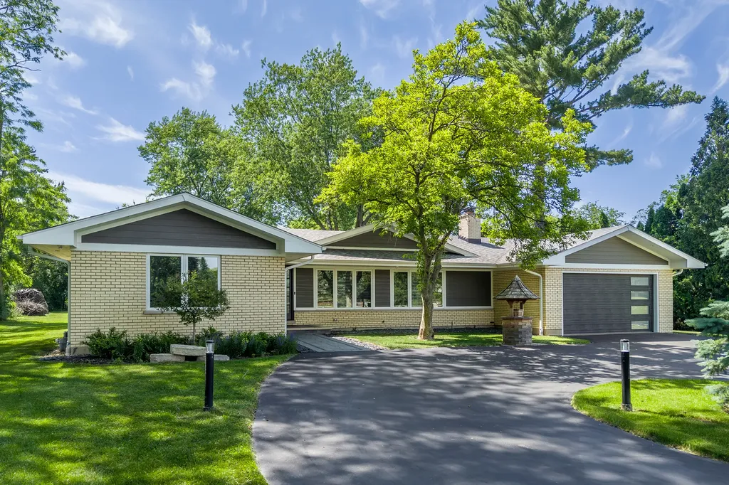 13 Eton Court South Barrington IL 60010