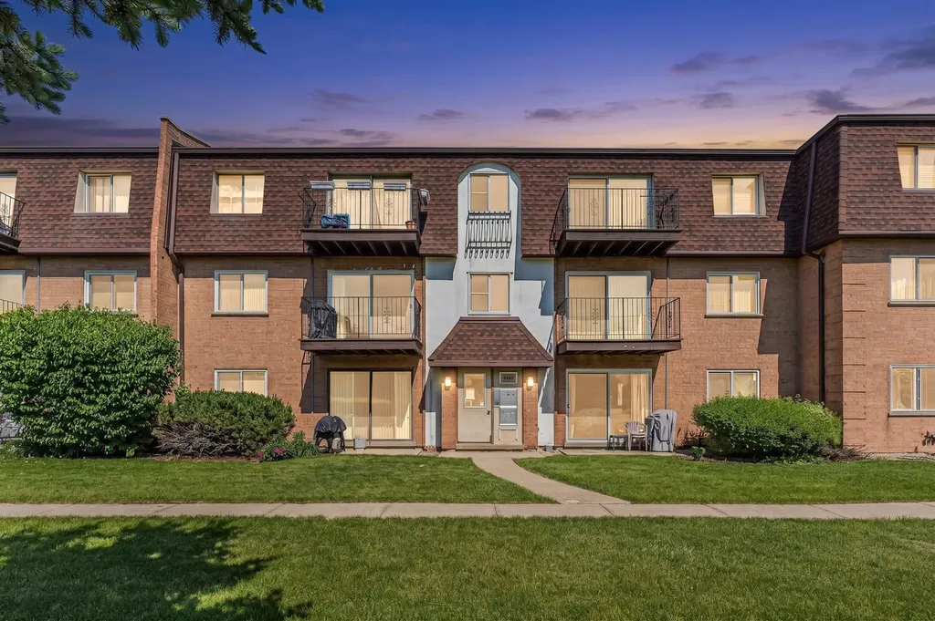 9480 Bay Colony Drive Des Plaines IL 60016