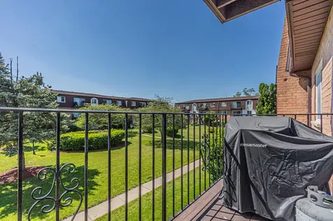 9480 Bay Colony Drive Des Plaines IL 60016