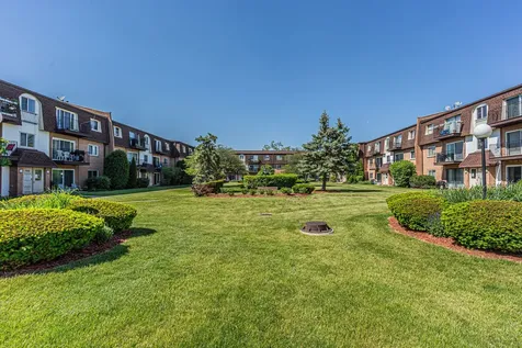9480 Bay Colony Drive Des Plaines IL 60016