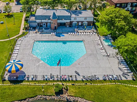 9480 Bay Colony Drive Des Plaines IL 60016