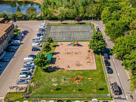 9480 Bay Colony Drive Des Plaines IL 60016