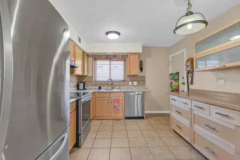9480 Bay Colony Drive Des Plaines IL 60016