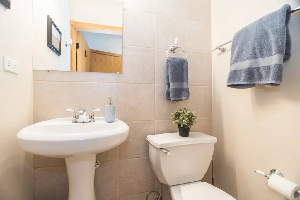 6151 North Glenwood Avenue Chicago IL 60660